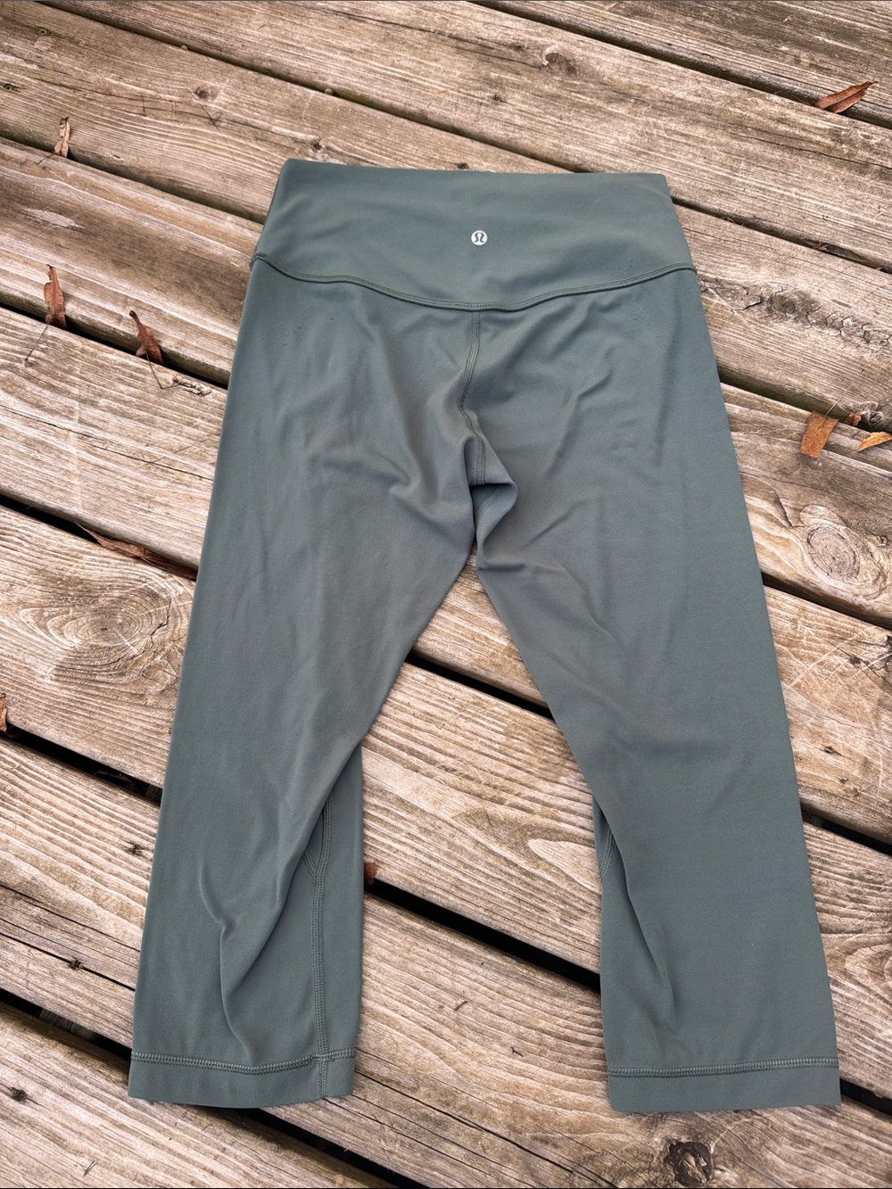 lululemon Olive Green Cropped Leggings sz 8